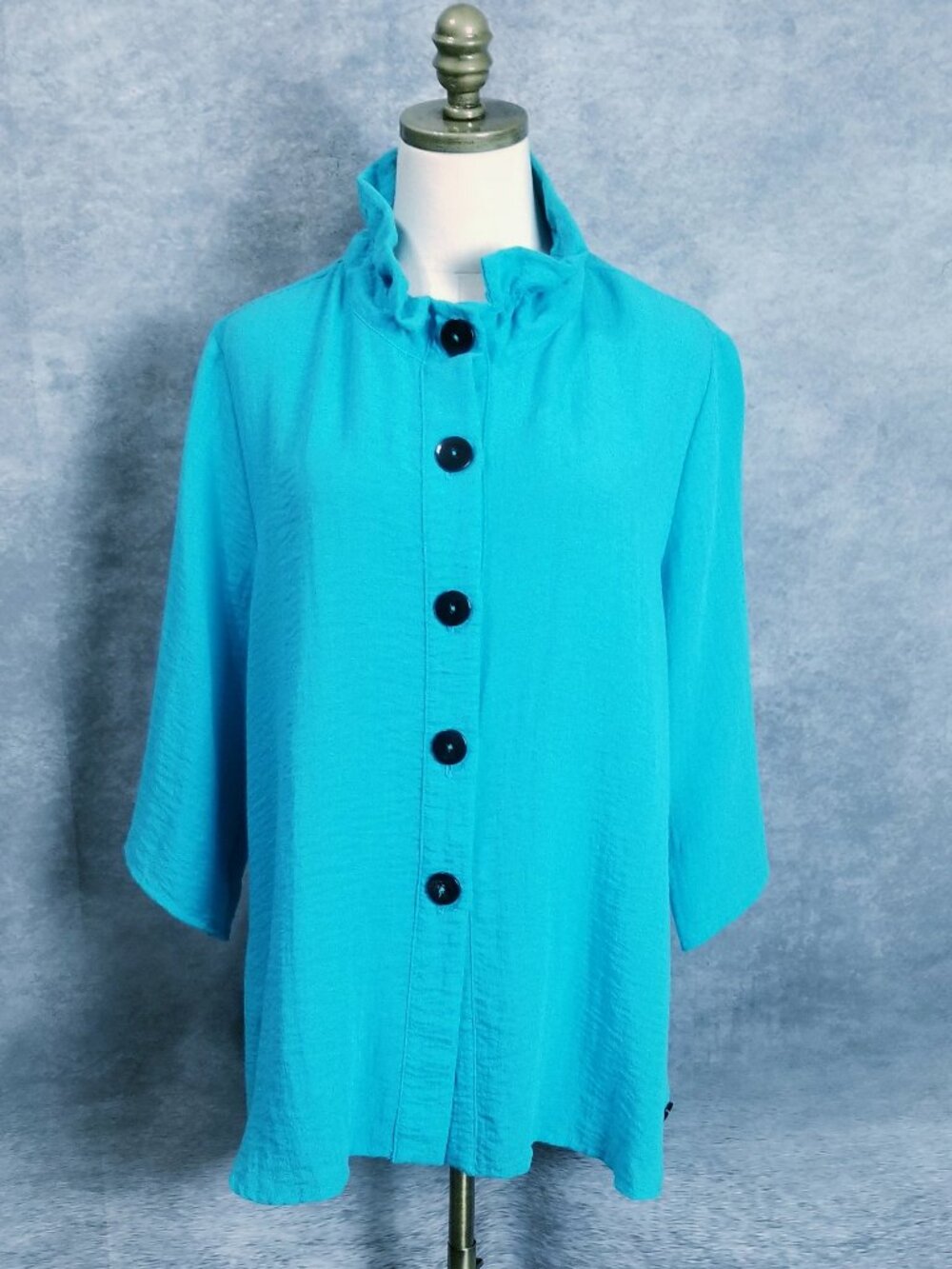 Yushi Wired Collar Tunic Top Size L Light Blue Large Buttons 3/4 Sleeve Crush